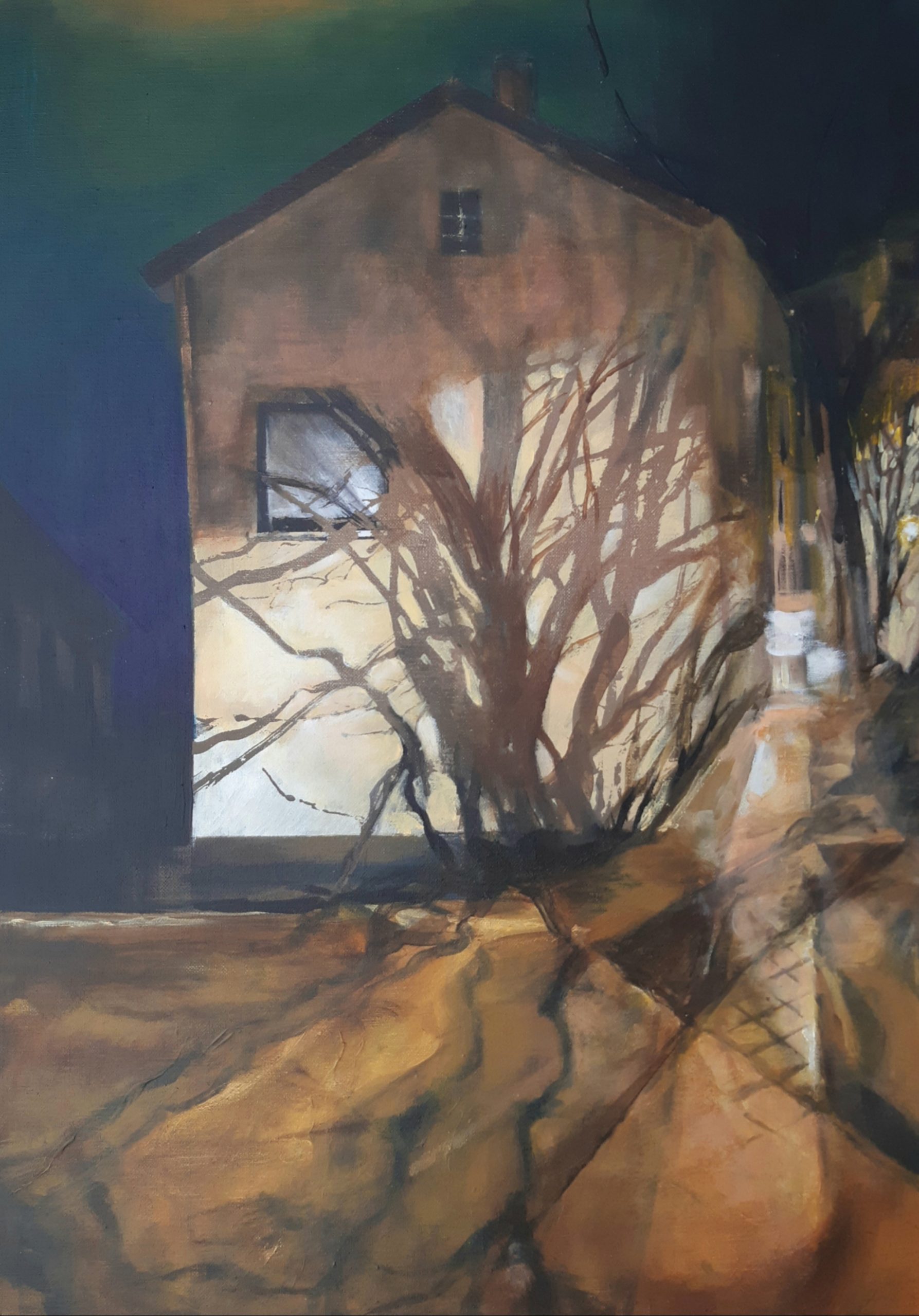 Acrylique sur toile d'une maison dans la nuit recevant l'ombre d'un arbre, par la peintre Juliette Lamarca, Galerie Virginie Baro