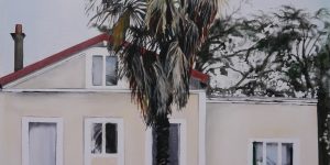 Acrylique sur toile d'une maison de ville et de son gigantesque palmier, peintre Juliette Lamarca, Galerie Virginie Baro